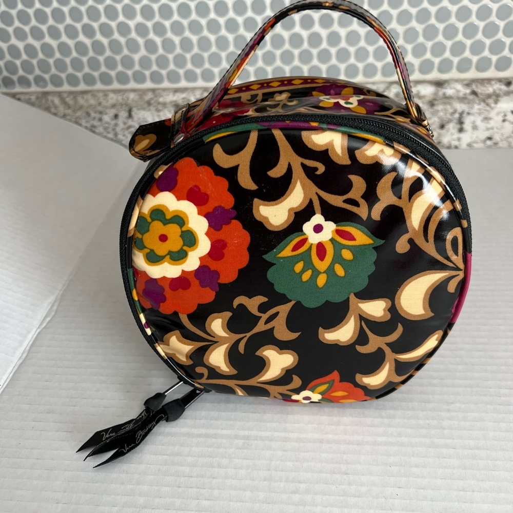 Vera Bradley cosmetic bag🍒